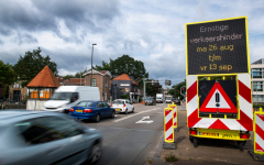 Ernstige verkeershinder rond binnenstad in Apeldoorn: Deventerstraatbrug